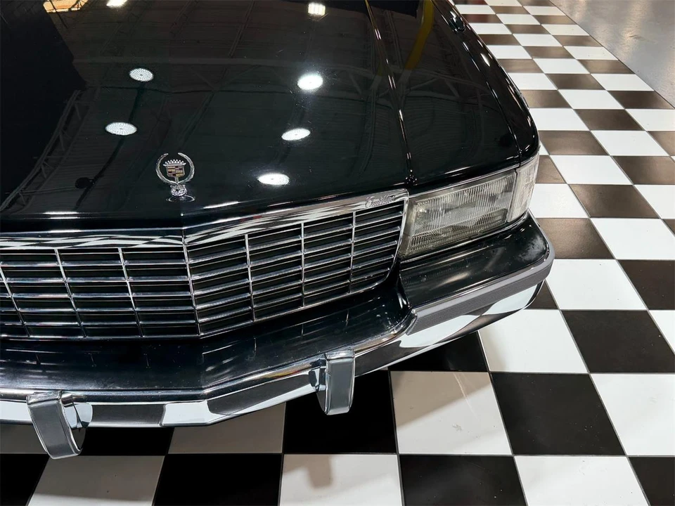 1995 Cadillac Fleetwood - Image 10 of 31