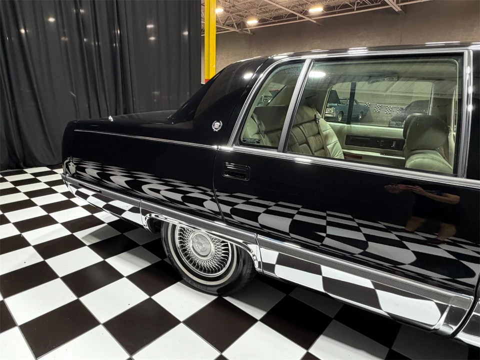1995 Cadillac Fleetwood - Image 19 of 31