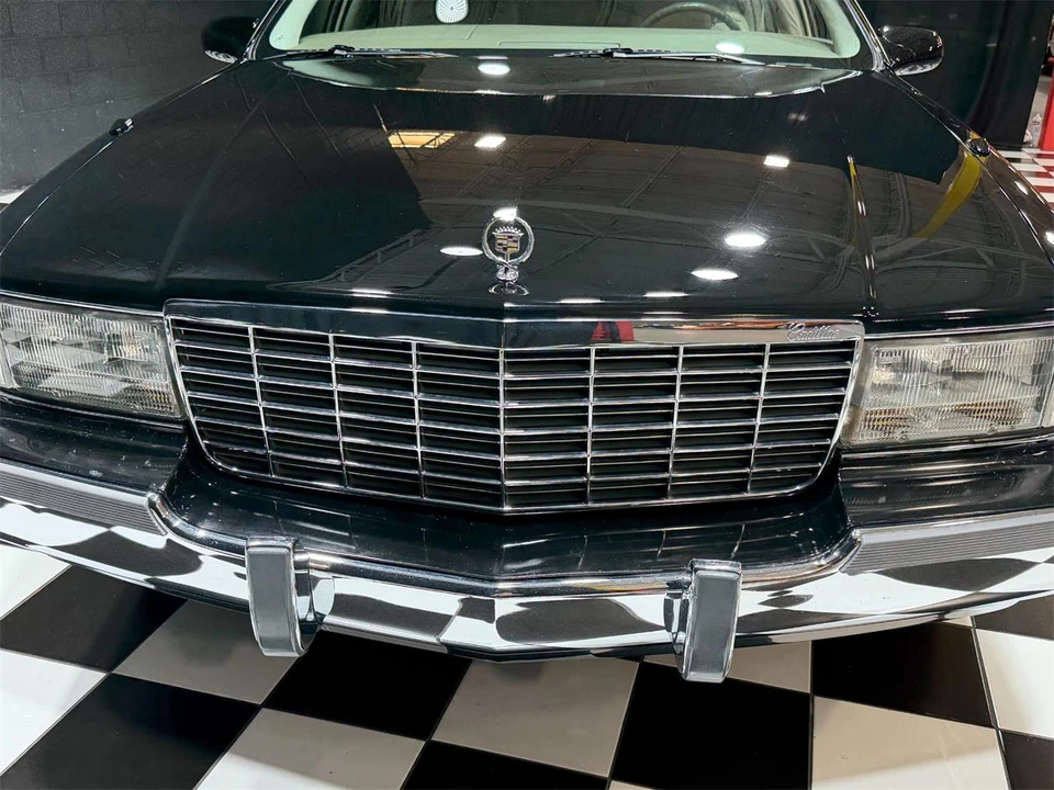 1995 Cadillac Fleetwood - Image 11 of 31