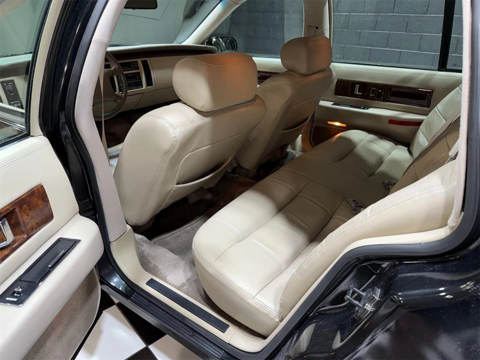 1995 Cadillac Fleetwood - Image 4 of 31
