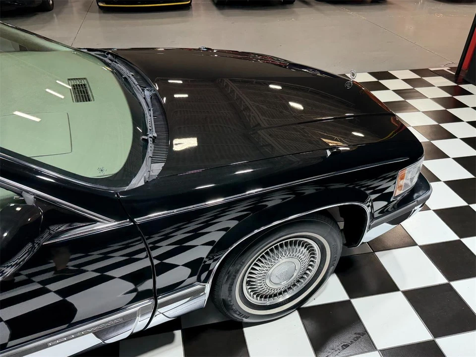 1995 Cadillac Fleetwood - Image 16 of 31