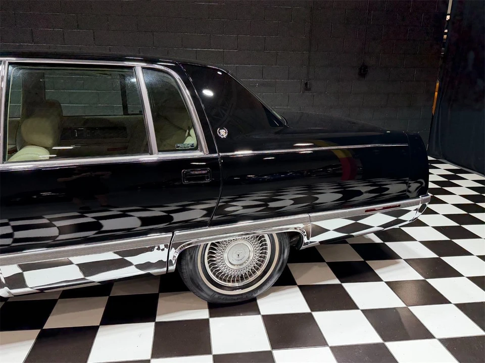 1995 Cadillac Fleetwood - Image 28 of 31