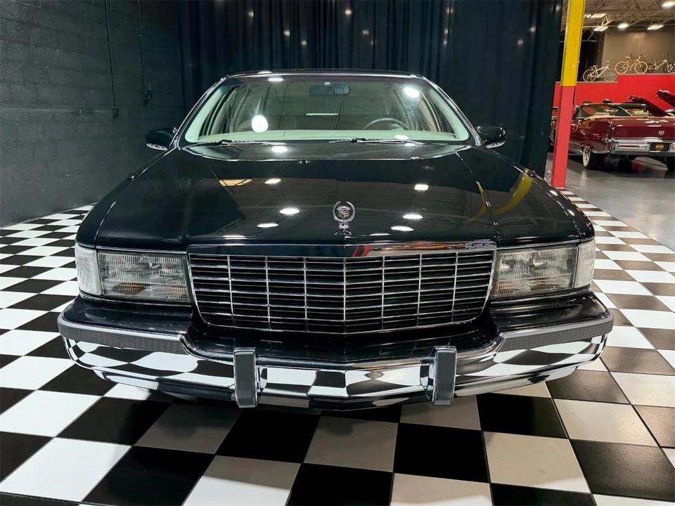 1995 Cadillac Fleetwood - Image 12 of 31