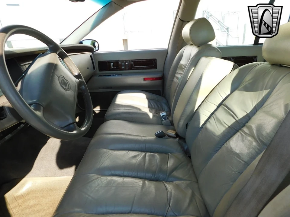 1995 Cadillac Fleetwood - Image 10 of 12