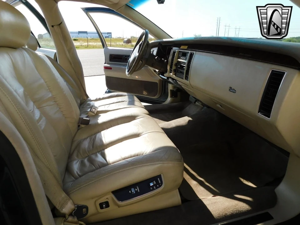 1995 Cadillac Fleetwood - Image 13 of 21