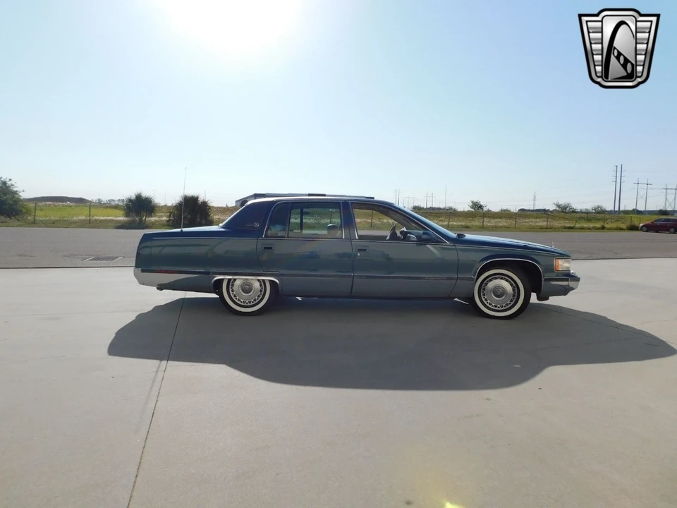 1995 Cadillac Fleetwood - Image 4 of 12
