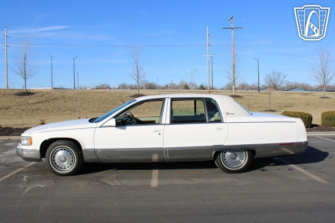 1995 Cadillac Fleetwood - Image 4 of 12