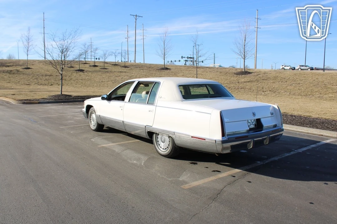 1995 Cadillac Fleetwood - Image 5 of 12