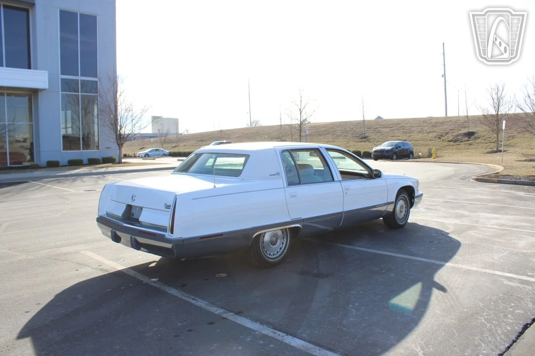 1995 Cadillac Fleetwood - Image 7 of 12