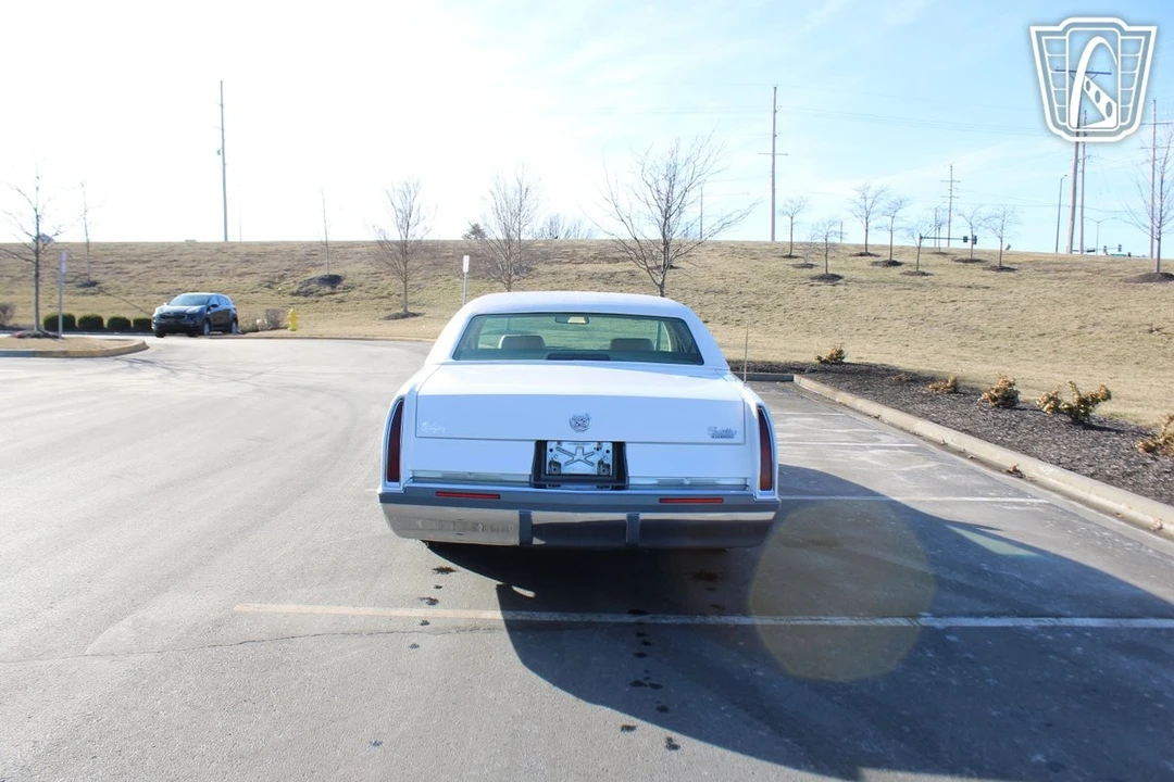 1995 Cadillac Fleetwood - Image 6 of 12