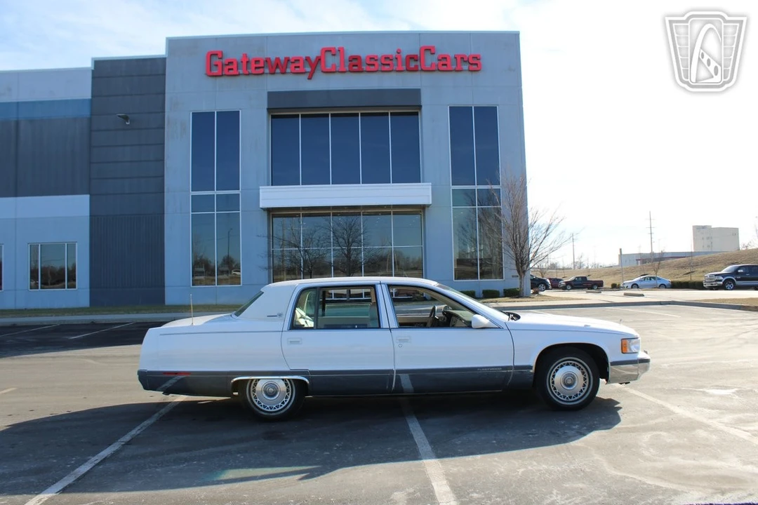 1995 Cadillac Fleetwood - Image 8 of 12