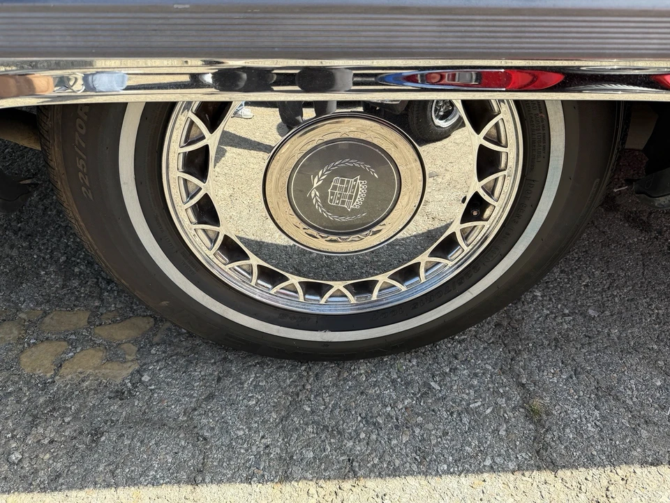 1995 Cadillac Fleetwood - Image 22 of 23