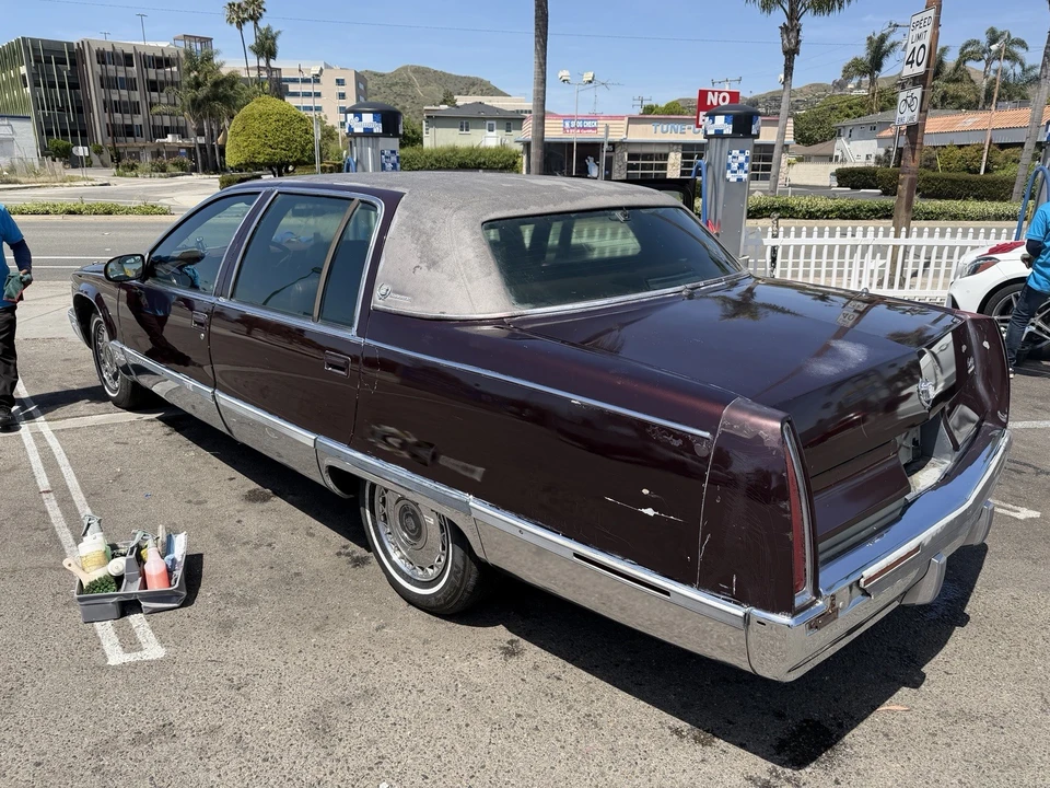 1995 Cadillac Fleetwood - Image 2 of 23