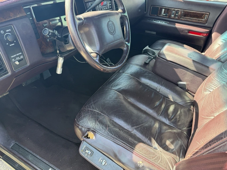 1995 Cadillac Fleetwood - Image 17 of 23
