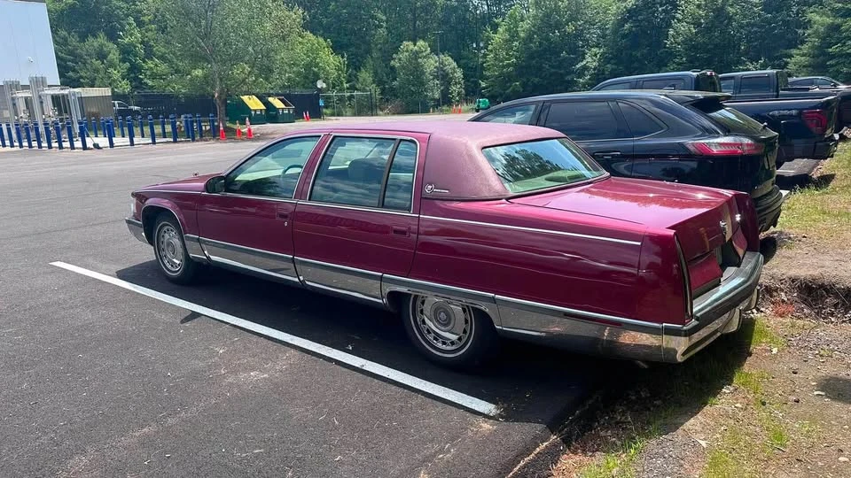 1995 Cadillac Fleetwood - Image 2 of 11