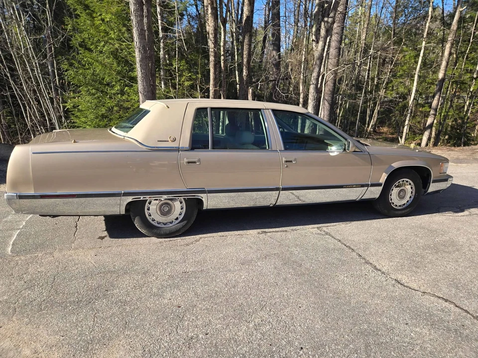 1995 Cadillac Fleetwood - Image 19 of 31
