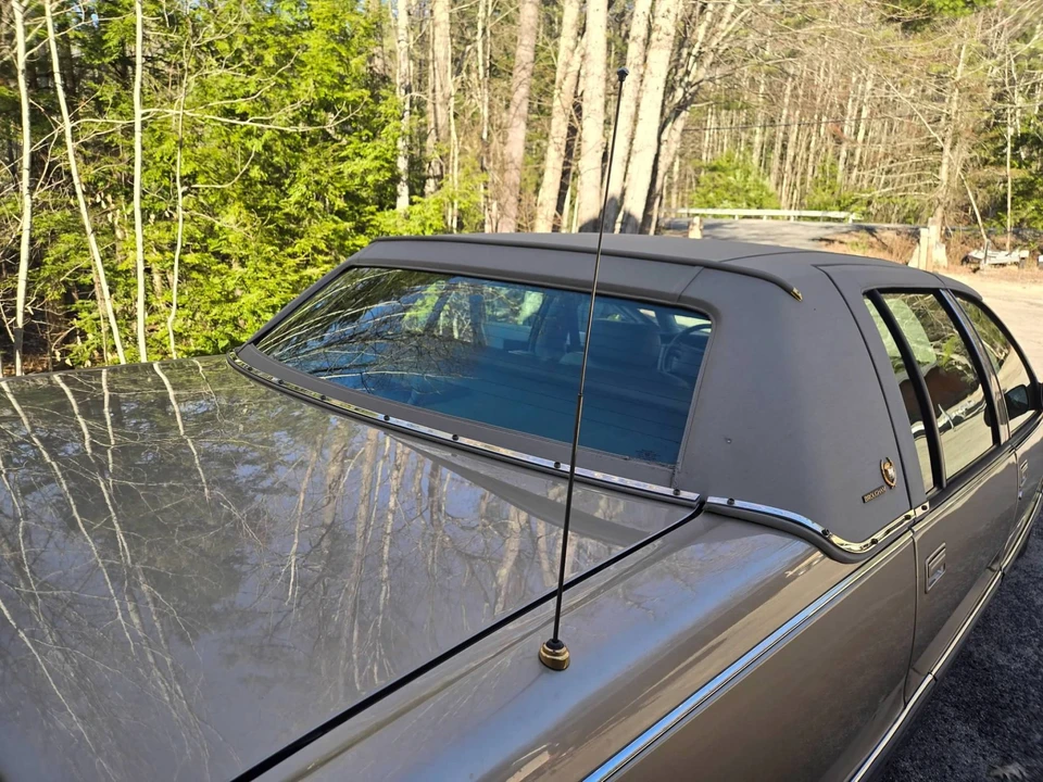 1995 Cadillac Fleetwood - Image 27 of 31