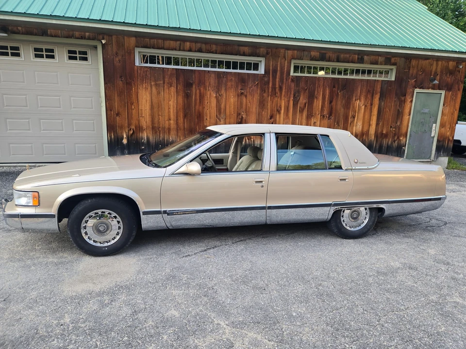 1995 Cadillac Fleetwood - Image 4 of 31