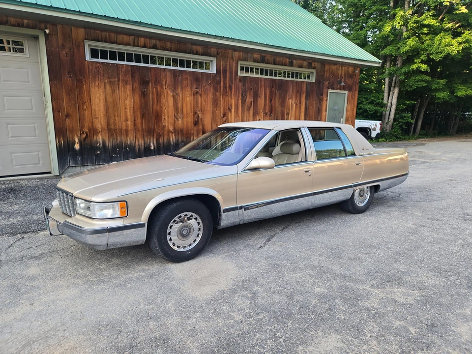 1995 Cadillac Fleetwood - Image 3 of 31