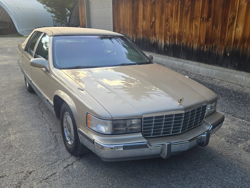 1995 Cadillac Fleetwood - Image 24 of 31