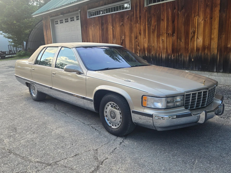 1995 Cadillac Fleetwood - Image 23 of 31