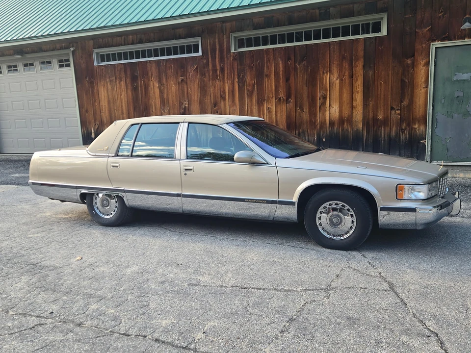 1995 Cadillac Fleetwood - Image 22 of 31
