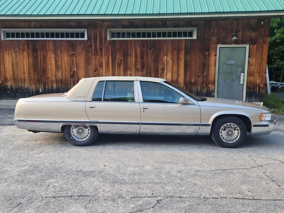 1995 Cadillac Fleetwood - Image 21 of 31