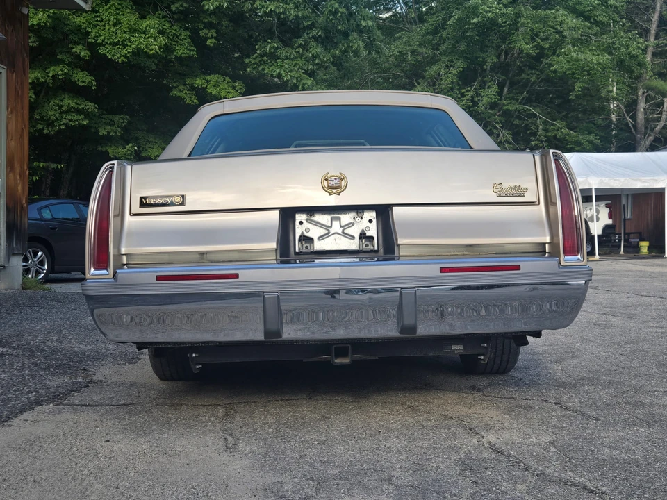 1995 Cadillac Fleetwood - Image 12 of 31