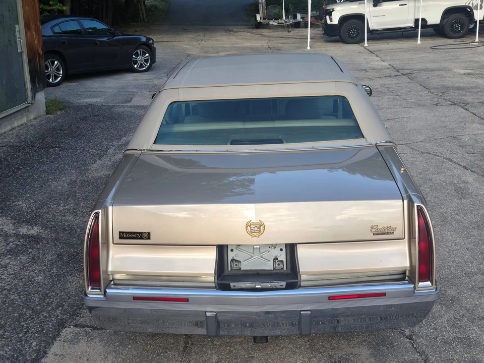 1995 Cadillac Fleetwood - Image 13 of 31