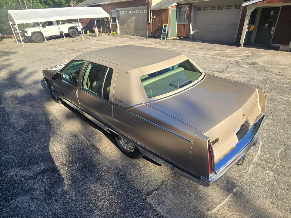 1995 Cadillac Fleetwood - Image 7 of 31