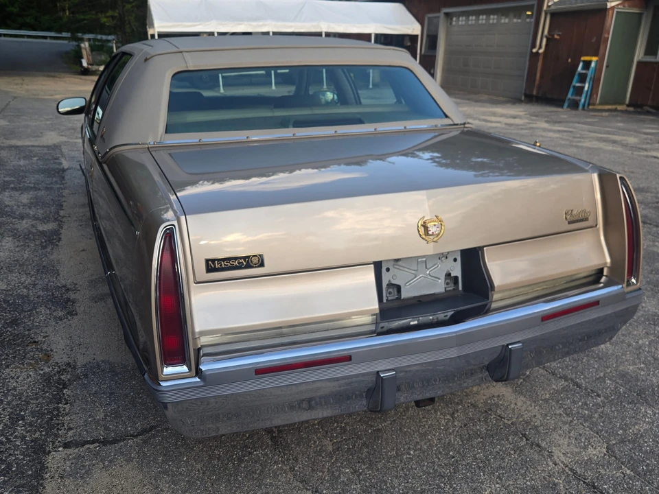 1995 Cadillac Fleetwood - Image 9 of 31