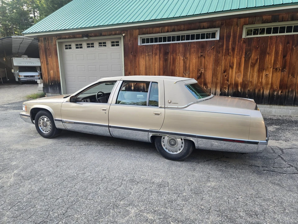 1995 Cadillac Fleetwood - Image 5 of 31