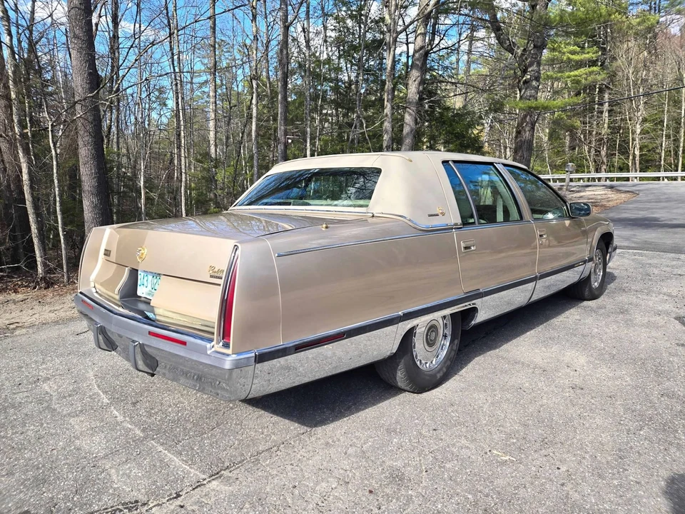 1995 Cadillac Fleetwood - Image 17 of 31