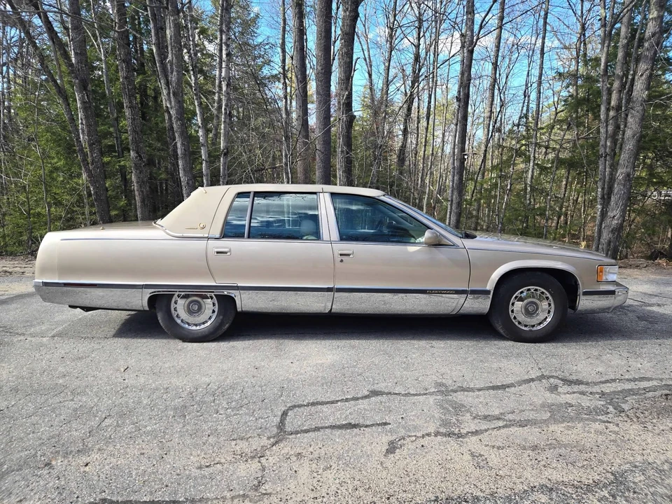 1995 Cadillac Fleetwood - Image 20 of 31