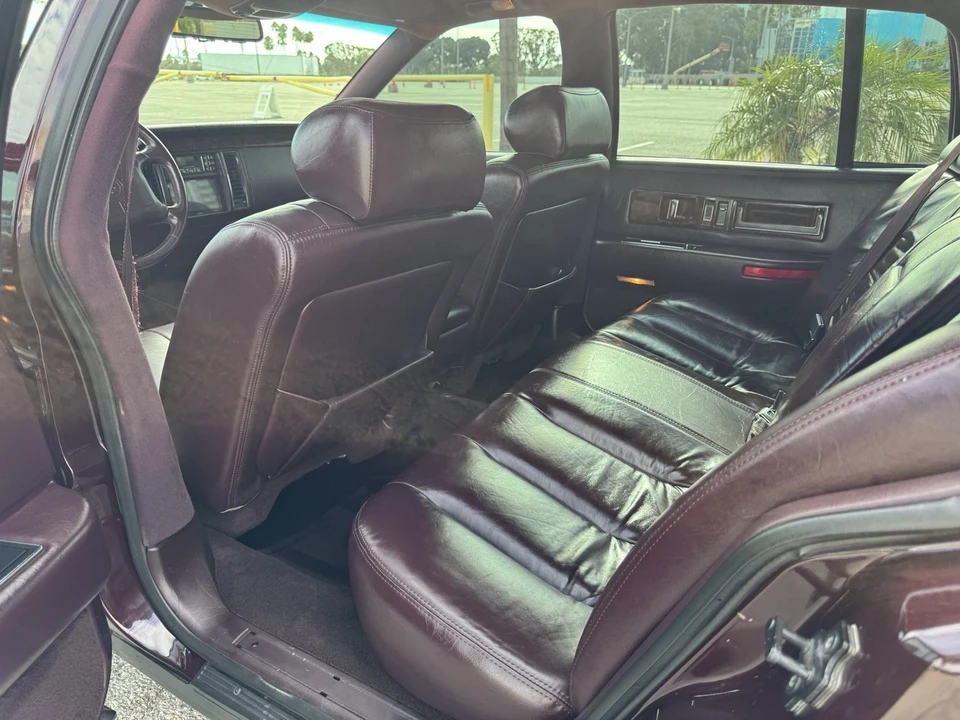 1995 Cadillac Fleetwood - Image 15 of 20