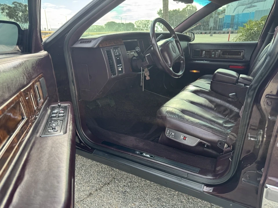 1995 Cadillac Fleetwood - Image 14 of 20