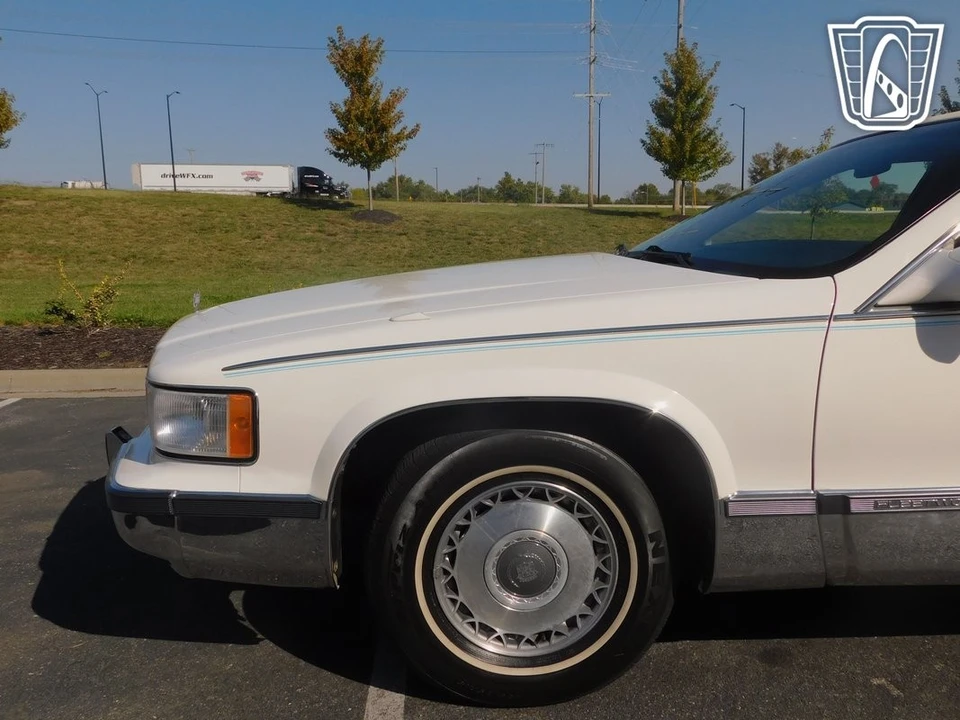 1995 Cadillac Fleetwood - Image 27 of 31