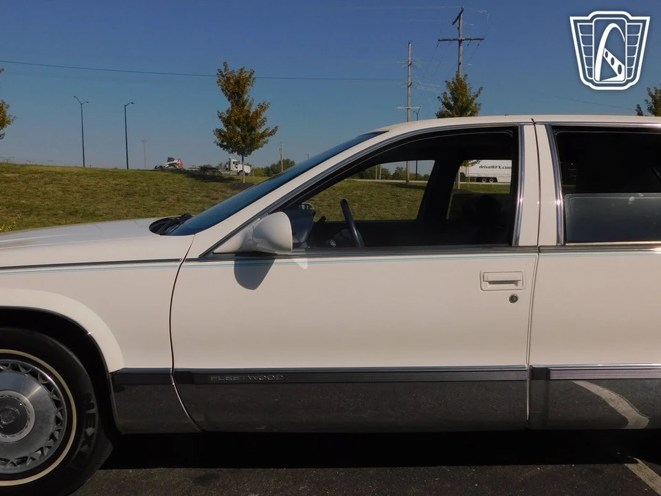 1995 Cadillac Fleetwood - Image 28 of 31