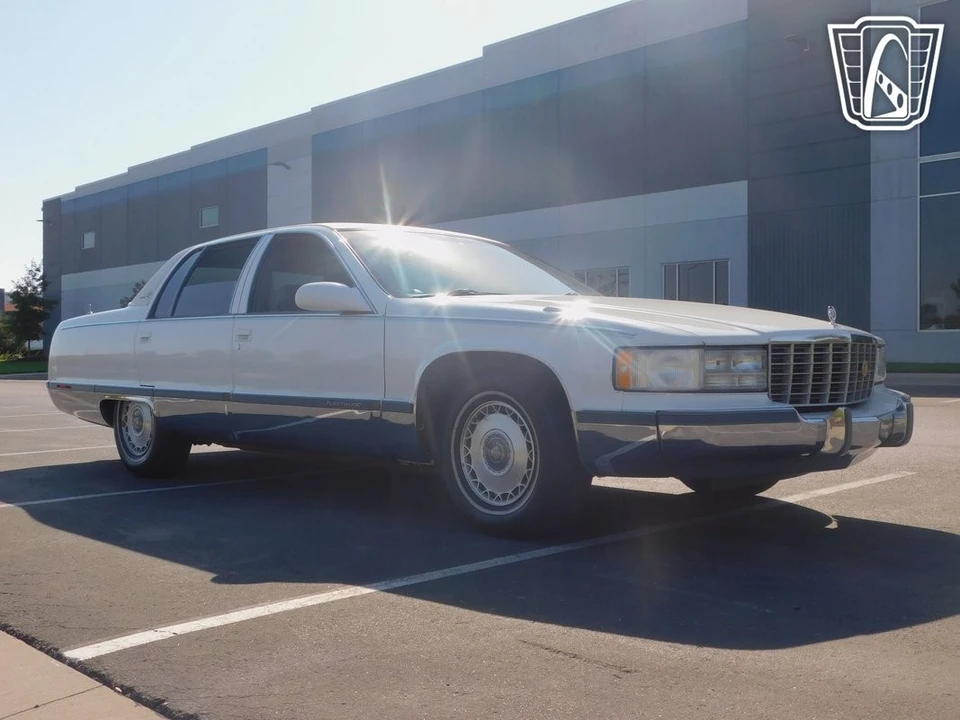 1995 Cadillac Fleetwood - Image 24 of 31