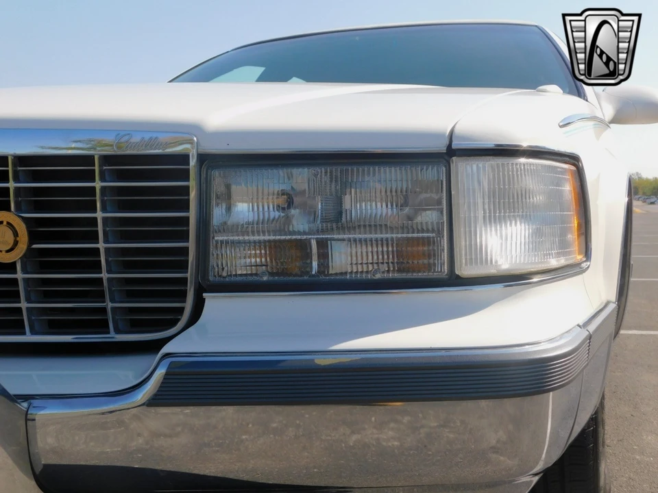 1995 Cadillac Brougham - Image 11 of 21