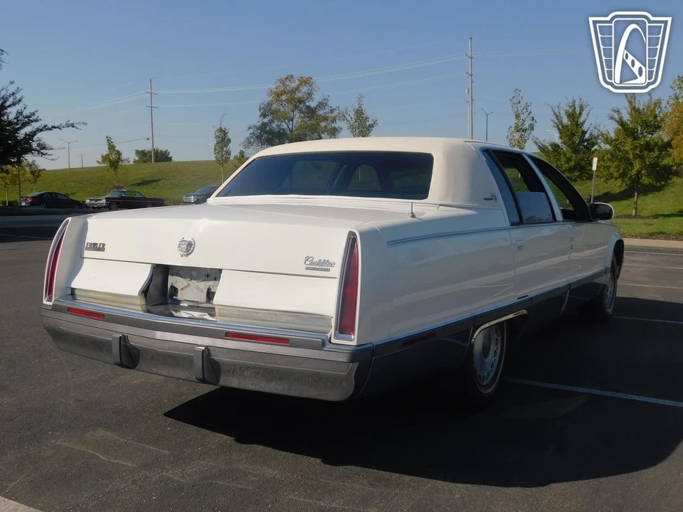 1995 Cadillac Fleetwood - Image 7 of 21