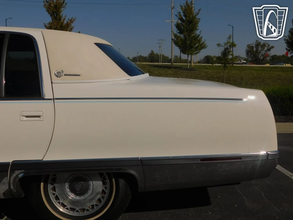 1995 Cadillac Fleetwood - Image 30 of 31