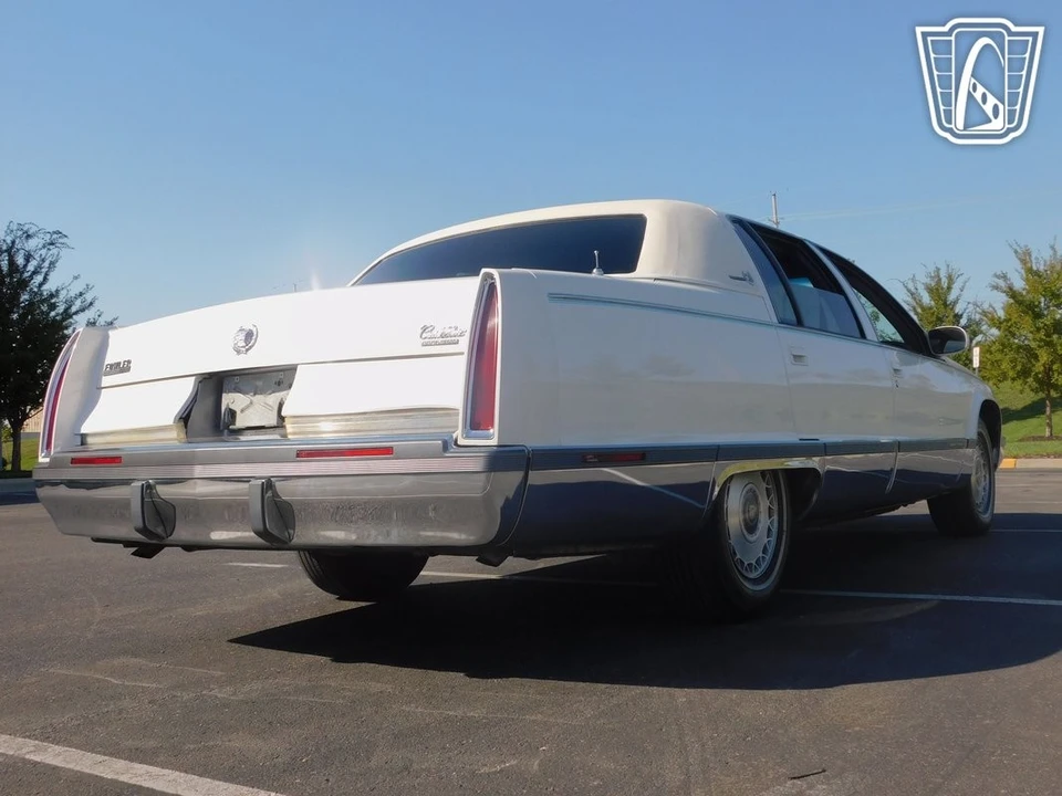 1995 Cadillac Fleetwood - Image 22 of 31