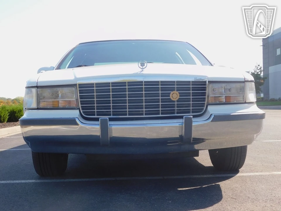 1995 Cadillac Fleetwood - Image 25 of 31