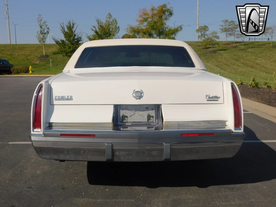 1995 Cadillac Brougham - Image 5 of 21