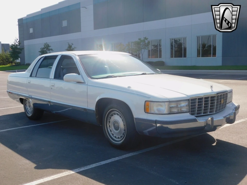 1995 Cadillac Brougham - Image 9 of 21