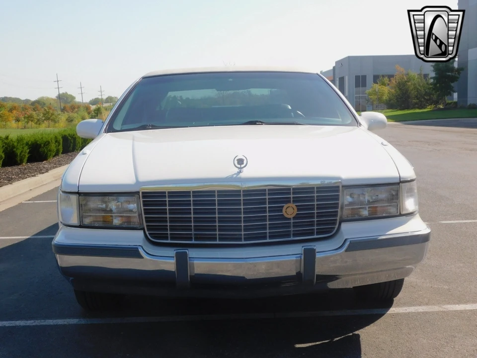 1995 Cadillac Brougham - Image 10 of 21