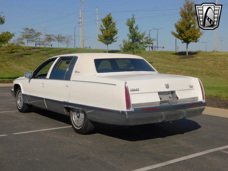 1995 Cadillac Brougham - Image 4 of 21