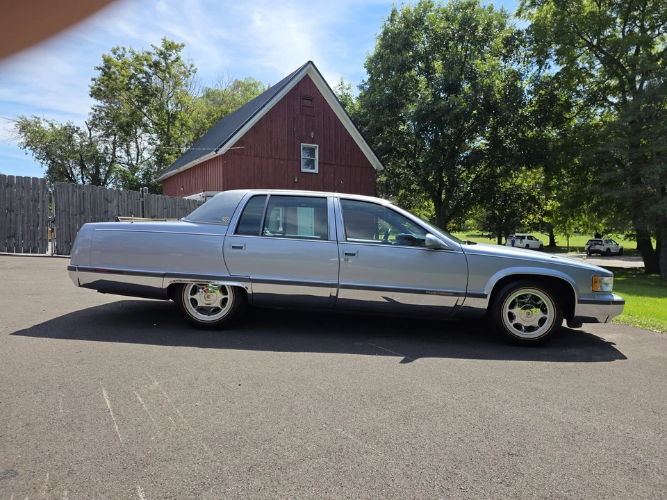 1995 Cadillac Fleetwood - Image 28 of 31