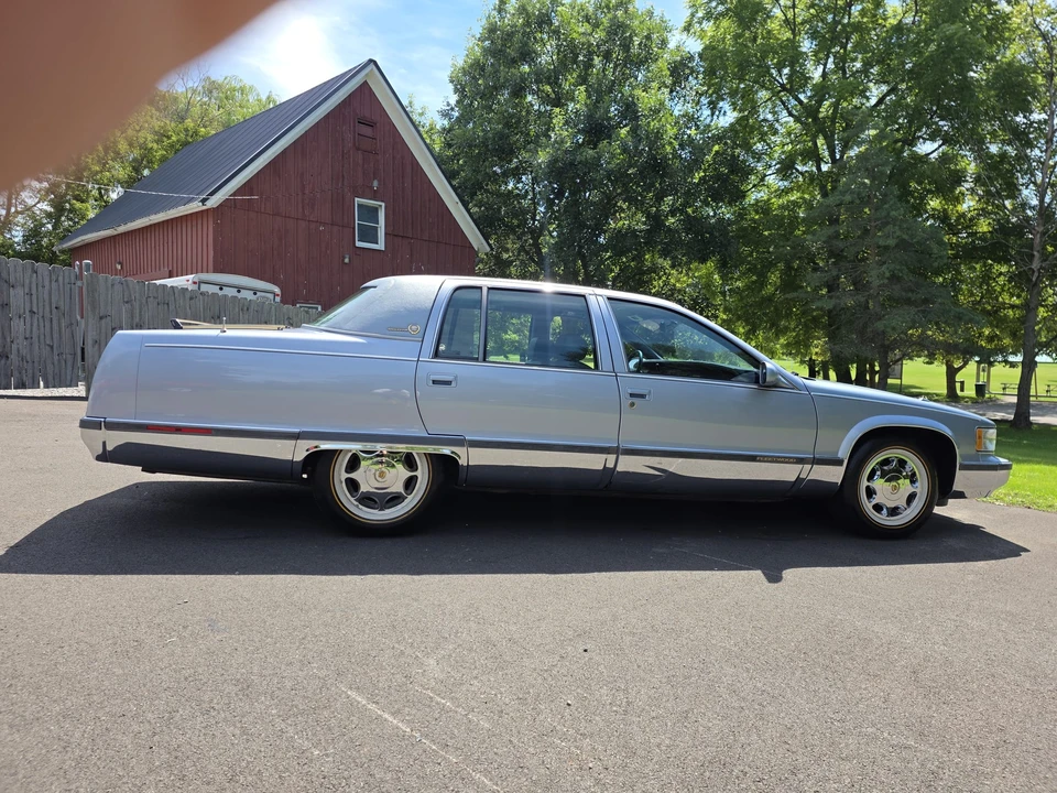 1995 Cadillac Fleetwood - Image 29 of 31